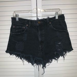 🔥 Levi’s black destroyed Jean Shorts 🔥